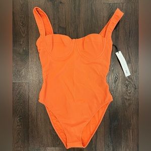 NWT Morgan Stewart Coral Ribbed One Piece Swimsuit - Medium